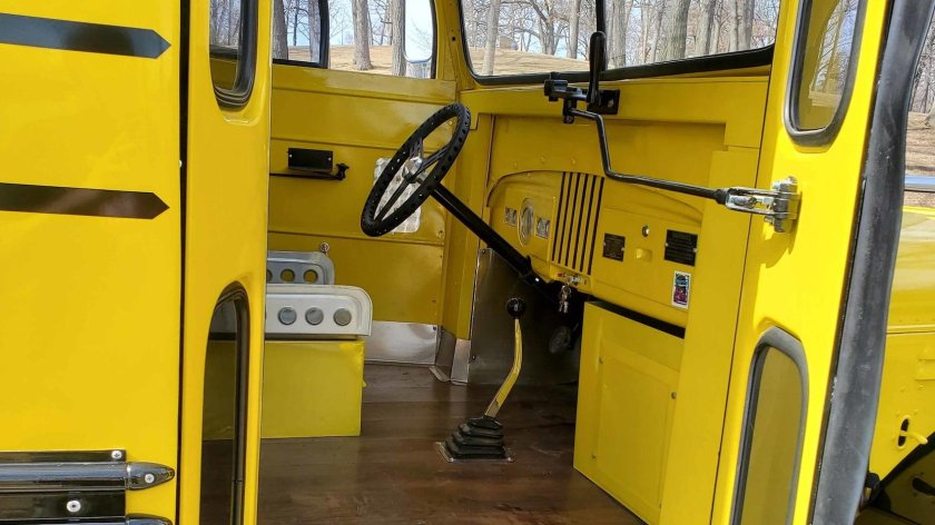 Школьный автобус-монстр dodge Power Wagon