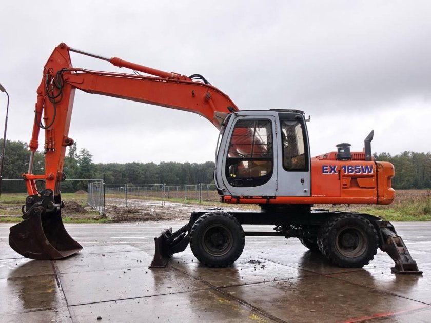 Колесный экскаватор Хитачи