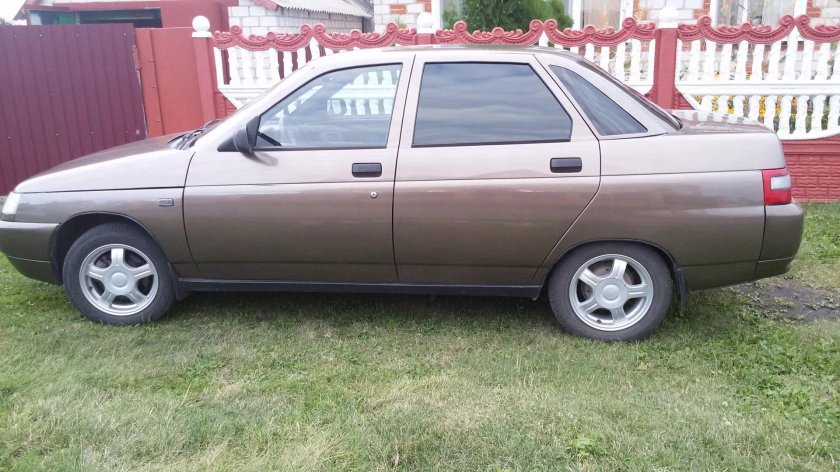 Лада 2110 бронзовая