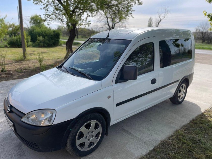Opel Combo белый