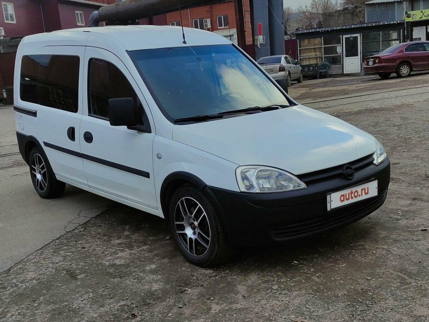 Opel Combo c 2001-2011 г.в дефлектор капота