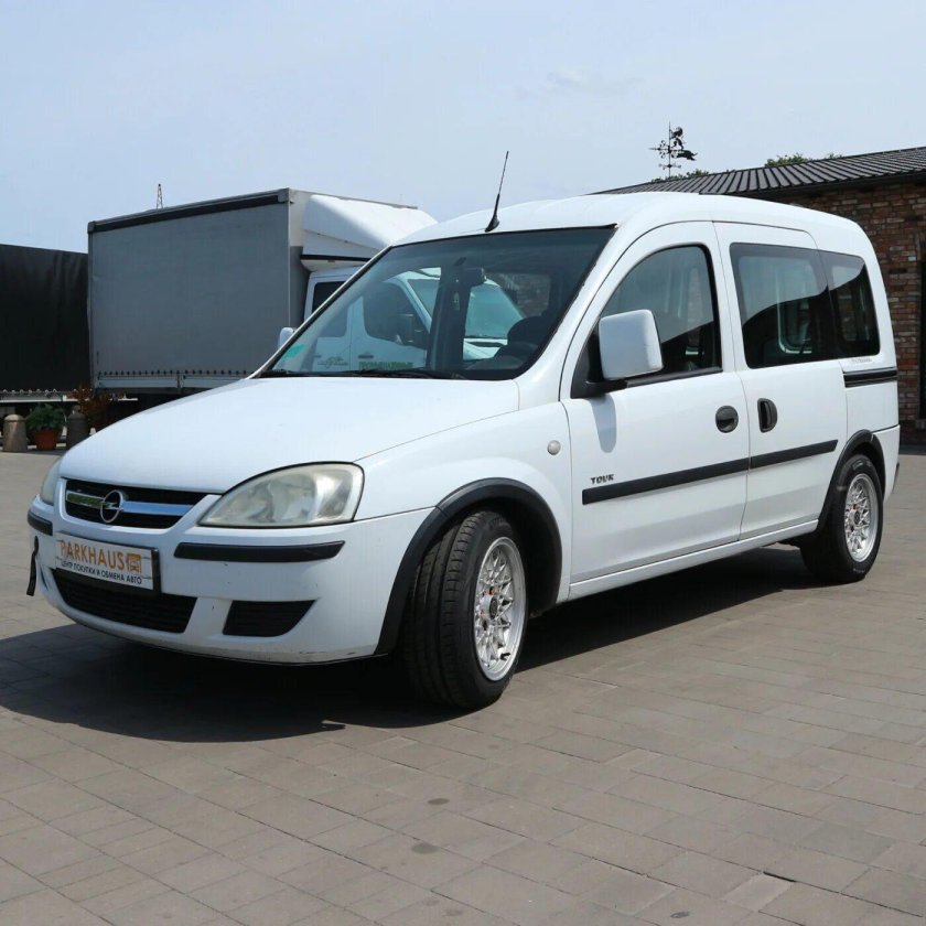 Opel Combo c 2001-2011 г.в белый фон