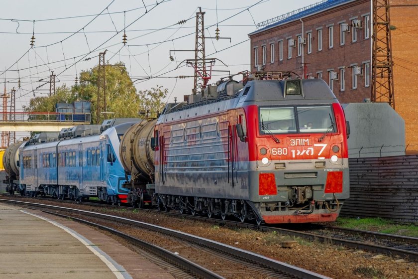 Электровоз эп 1 м