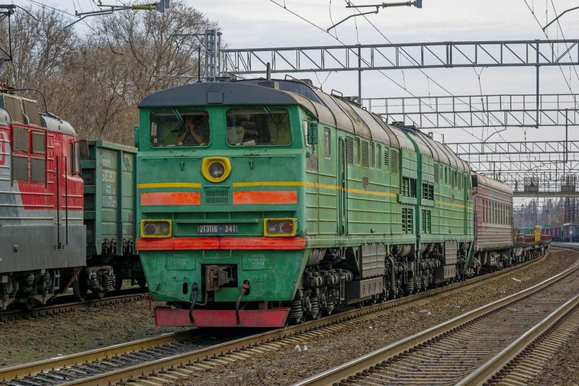 Локомотив тепловоз электровоз