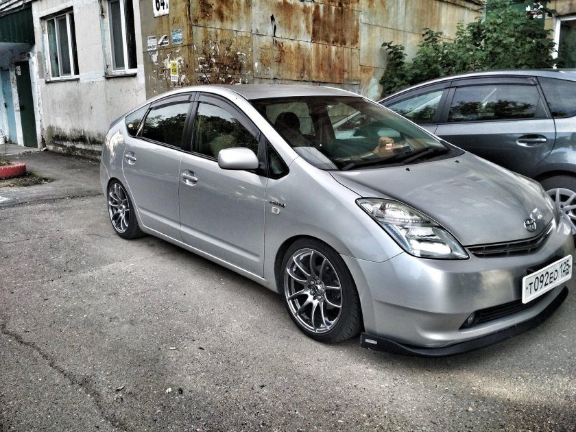 Тойота Приус 20