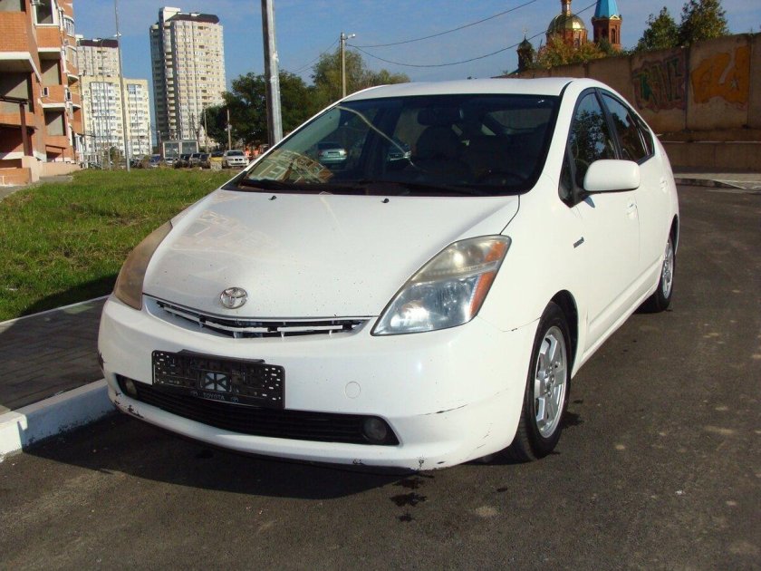 Тойота Приус 20 белый