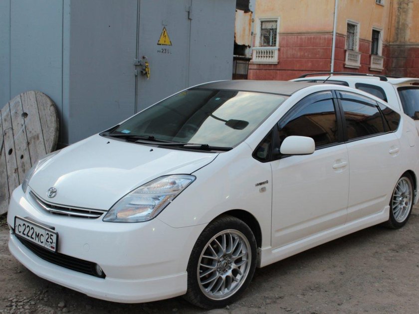 Тойота приус 2008