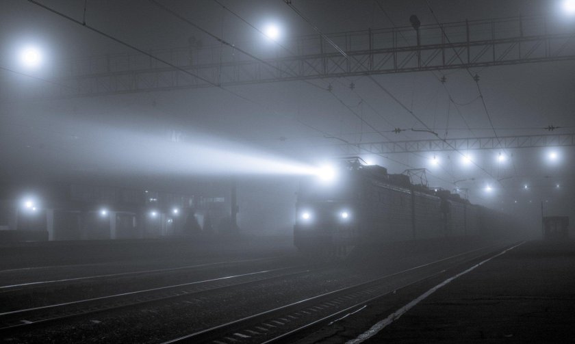 Поезд ночью