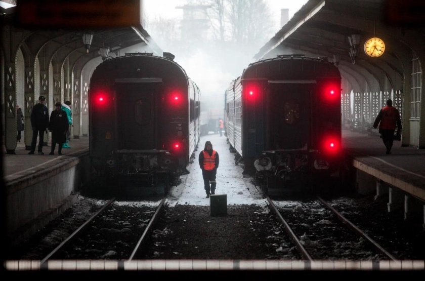 Хвостовые сигнальные фонари пассажирского вагона