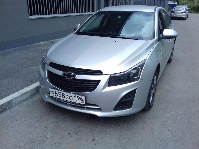 Черные фары Шевроле Круз