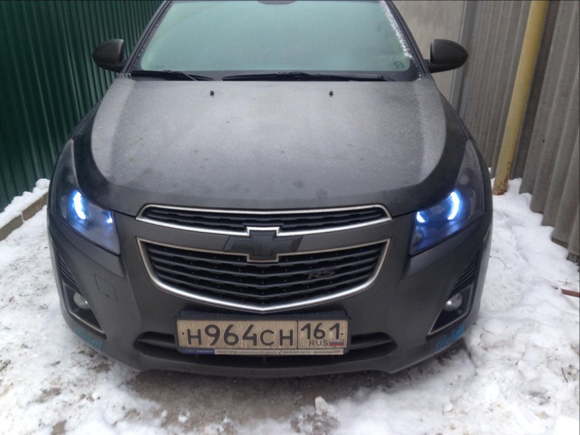Черные фары Шевроле Круз