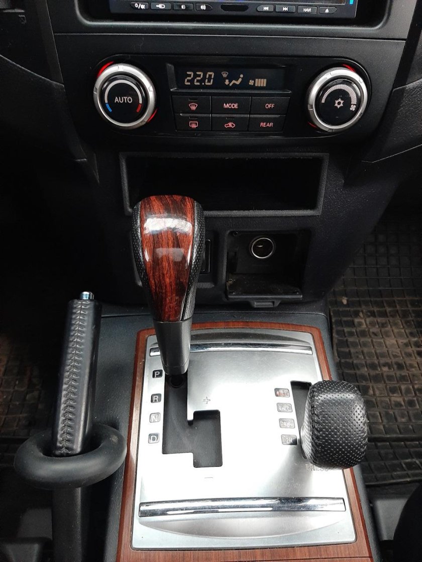 Ручка АКПП Mitsubishi Pajero 2