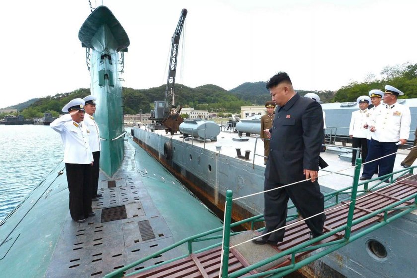 Ким Чен Ын на подводной лодке