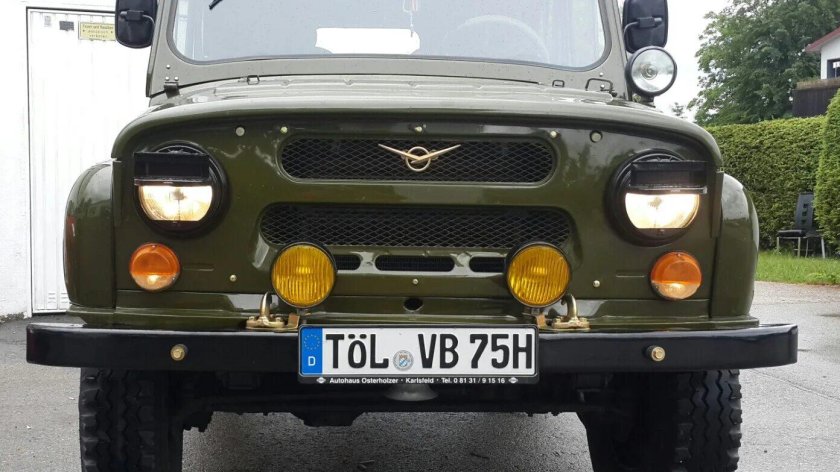 УАЗ 469 спереди