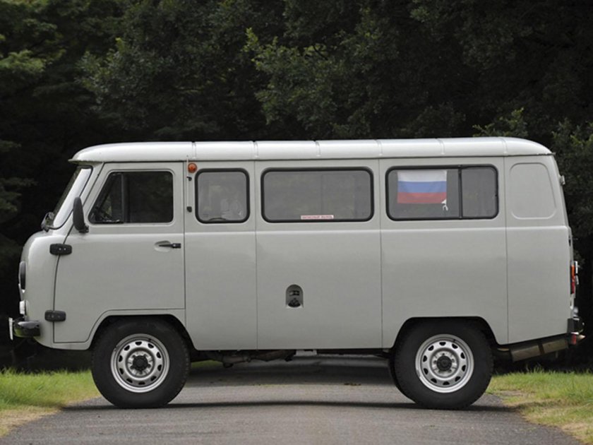 УАЗ 452 сбоку