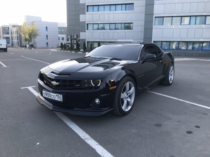 Шевроле Камаро черная