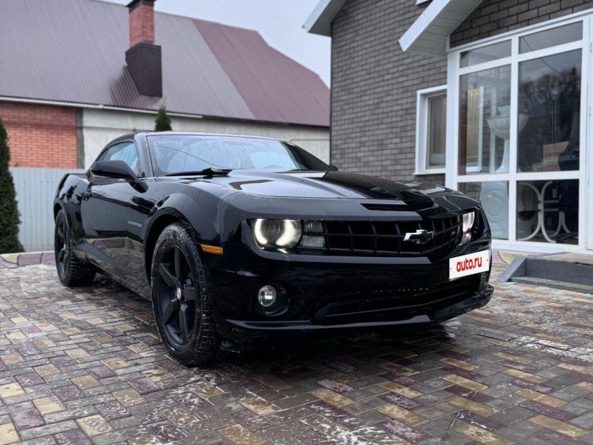 Chevrolet camaro v black