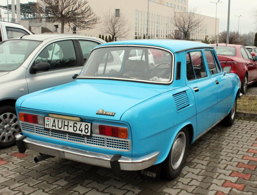 Skoda 100