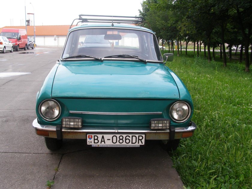 Skoda 100