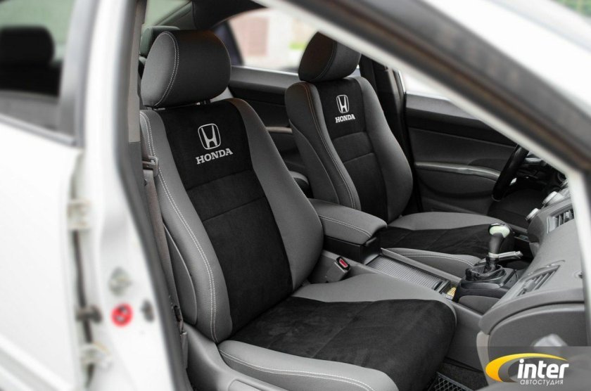 Хонда Цивик белый чехол с подлокотниками и с обшыобшывкай дверей