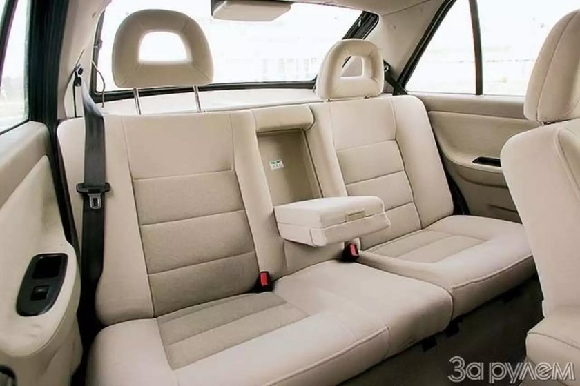 Чери амулет салон сзади