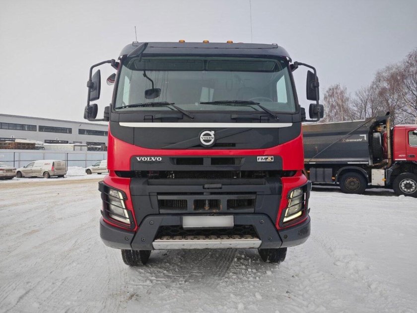Самосвал volvo
