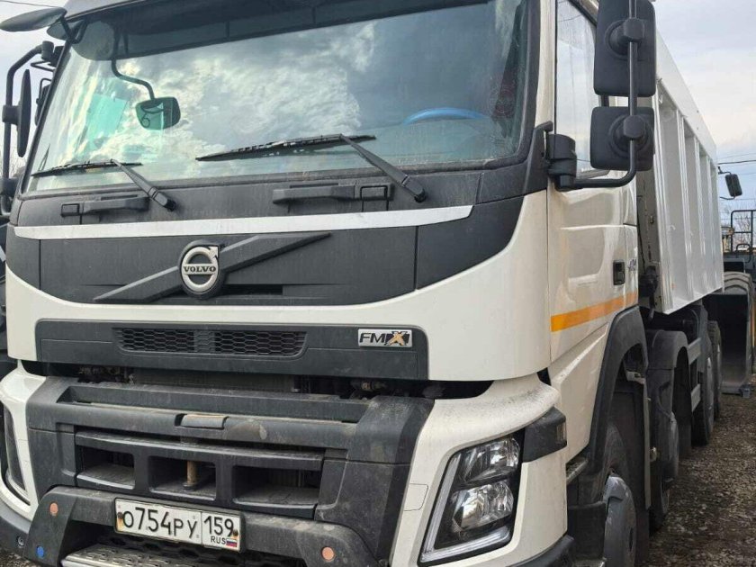 Самосвал volvo
