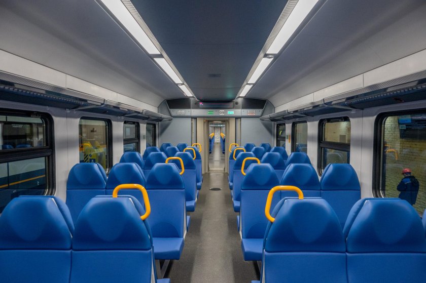 Электропоезд эп2дм внутри