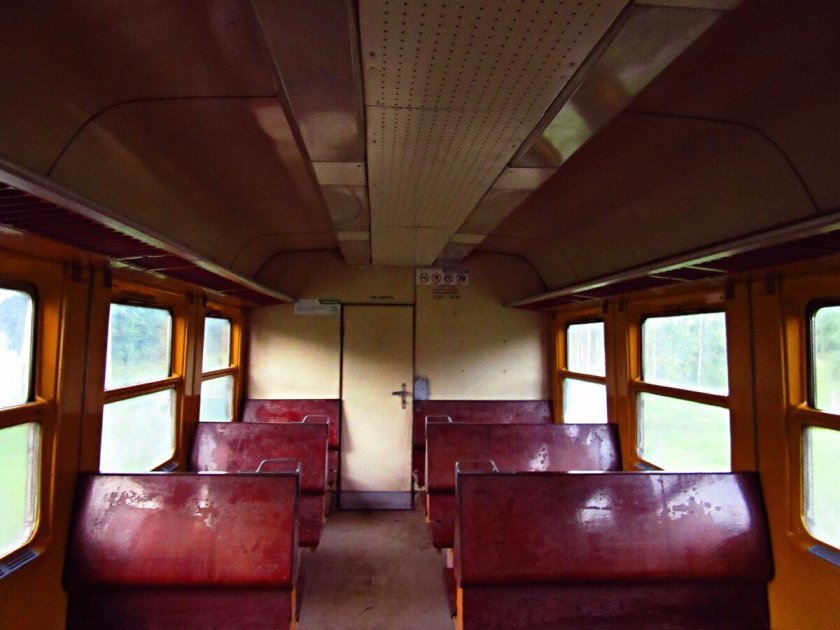 Старая электричка внутри