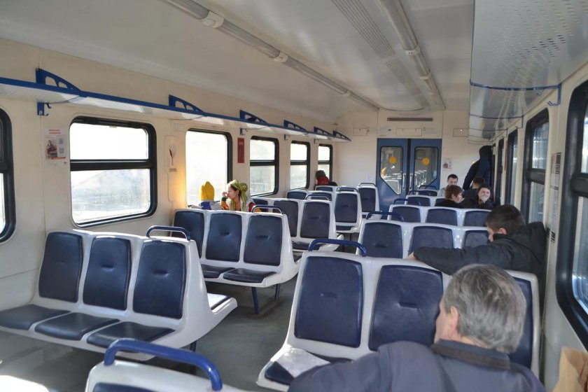 Электричка вид внутри