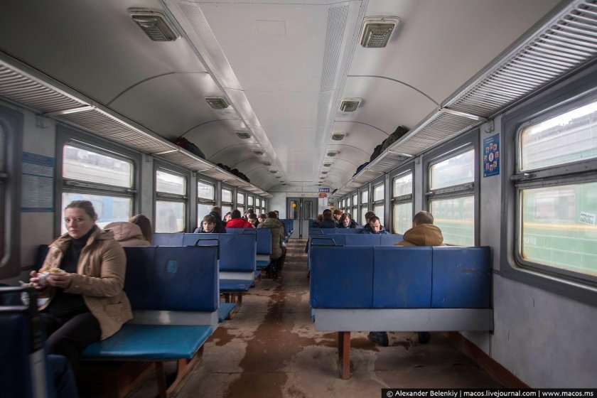 Вагон электрички изнутри