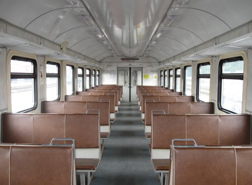 Салон электропоезда эд9м