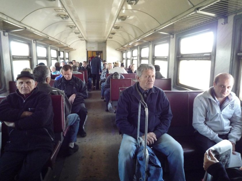 Люди в электричке