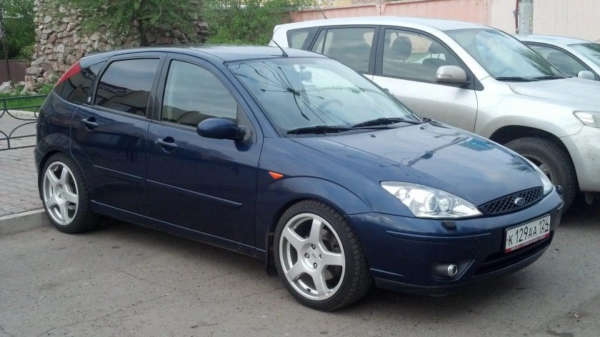 Ford Focus 2003 хэтчбек