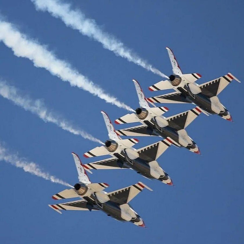 Самолет военный