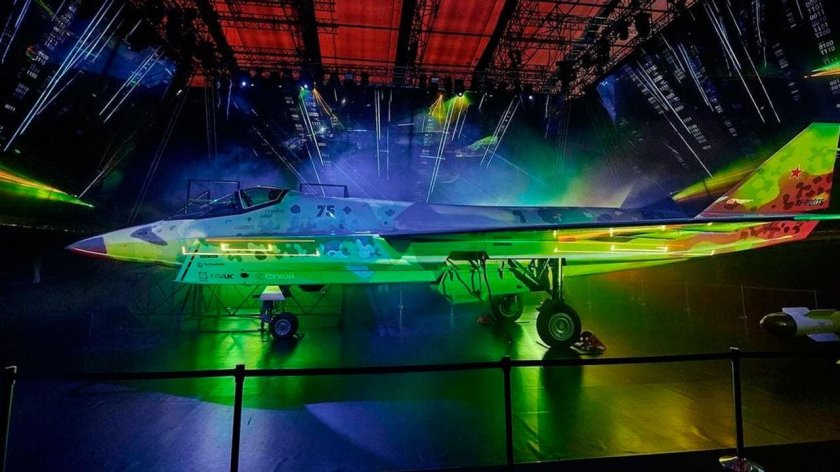 Истребитель Су-75 Checkmate