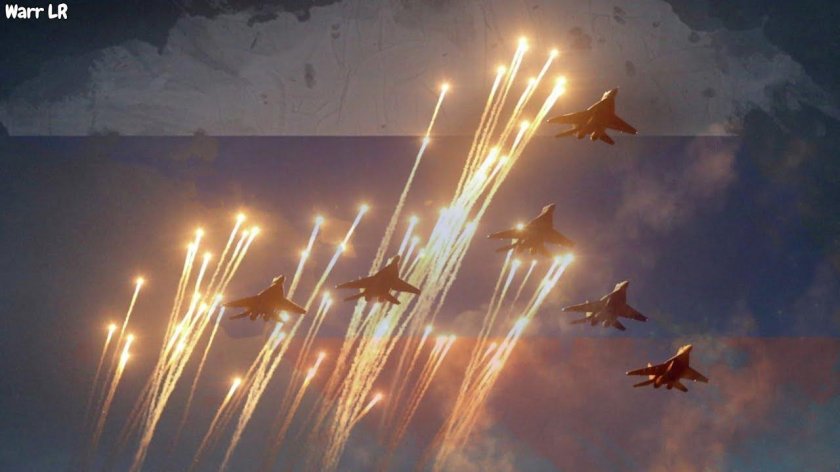 Самолеты в небе парад