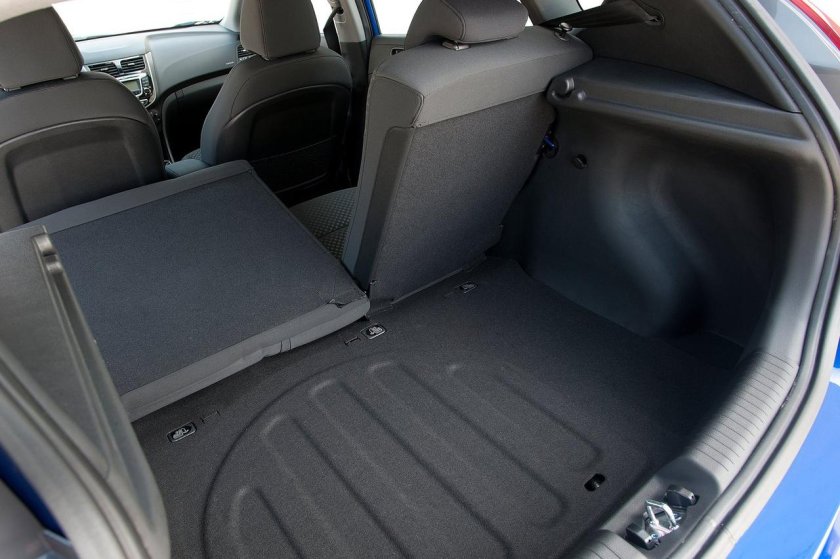 Hyundai Solaris 2011 хэтчбек багажник