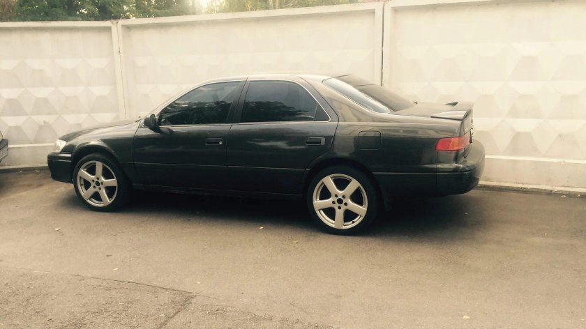 Тойота Камри 20 черная