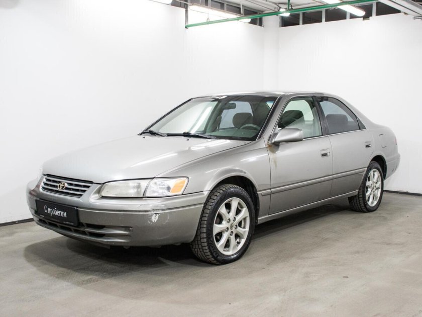 Toyota Camry 1998 года