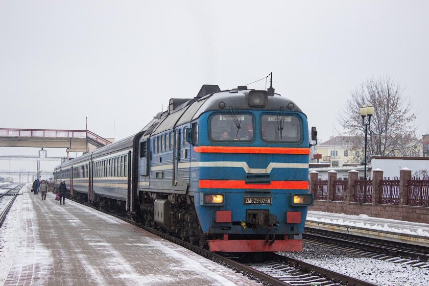 Локомотив поезд