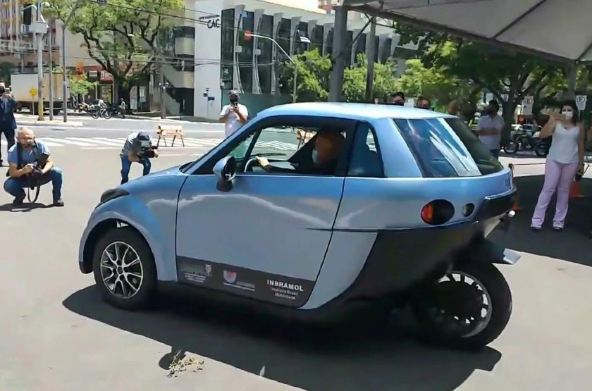 Первая зарядка электромобилей в США