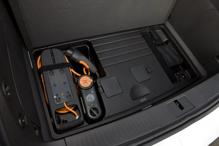 Chevrolet Volt 2016 багажник