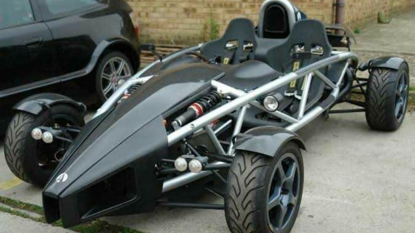 Ariel atom 500 v 8