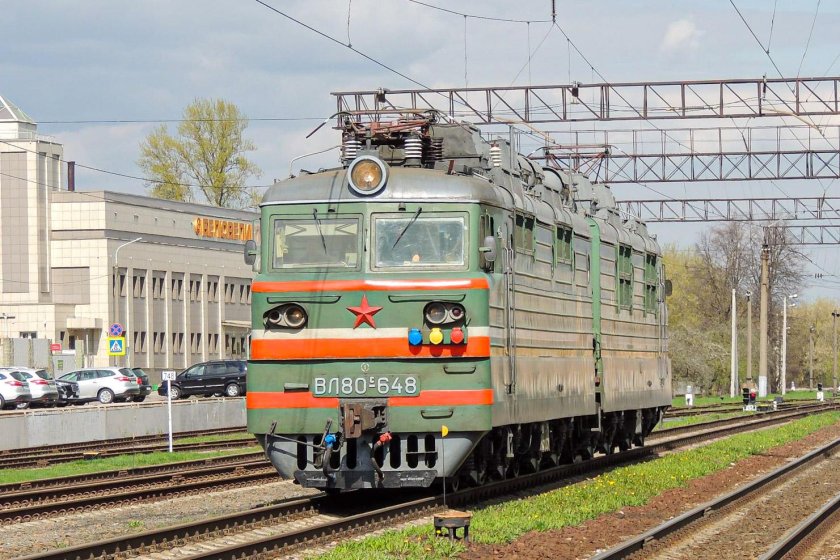 Локомотив поезд