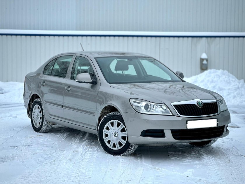 Skoda octavia 2012 1.8 серая