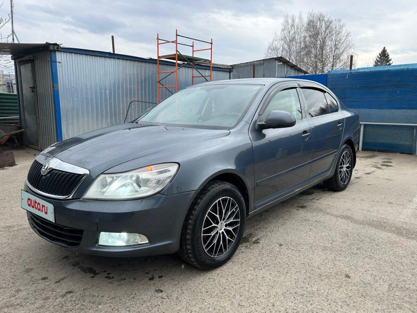Шкода октавия серая 2010