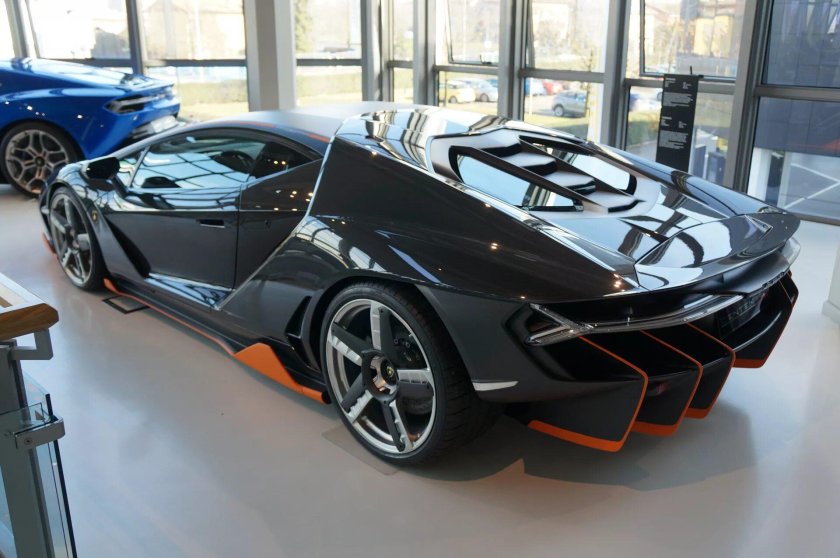 Ламборгини Шерон