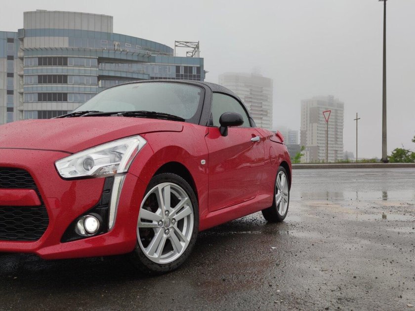 Daihatsu Copen красный