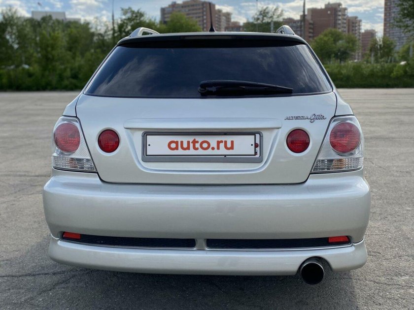 Toyota altezza 1998 2005